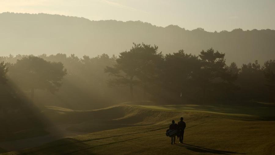 Sun setting on Woo Jeong Hills.jpg