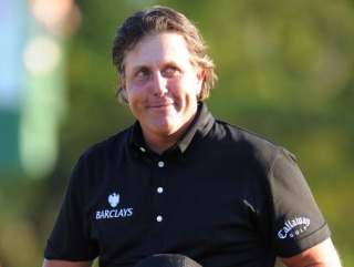 How much cash did Mickelson get for winning the 2010 Masters title?