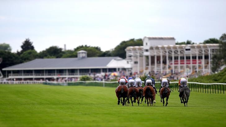 Horse racing at Nottingham
