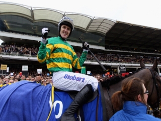 Synchronised lands the Gold Cup under AP McCoy.