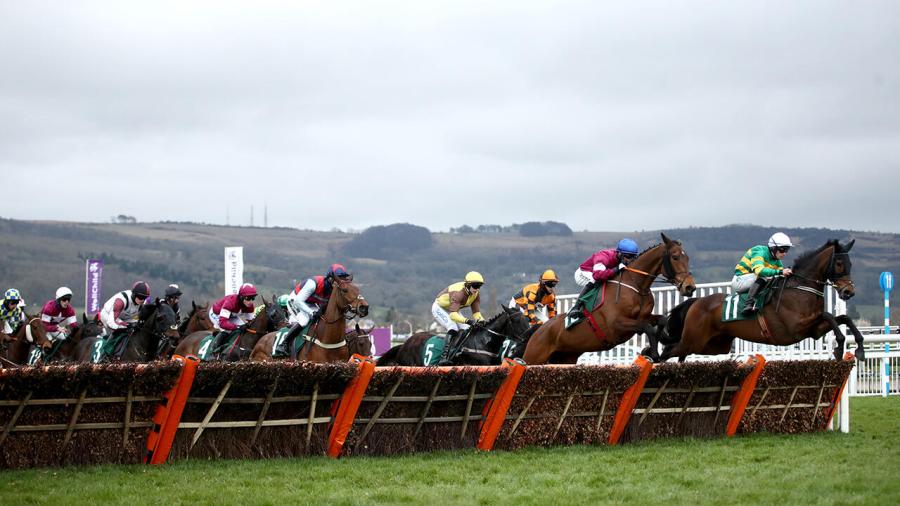Cheltenham-hurdle-action-hill-behind-1280.jpg