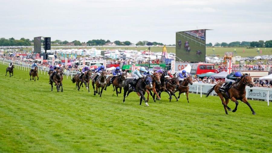 Epsom action on Oaks Day 2022.jpg
