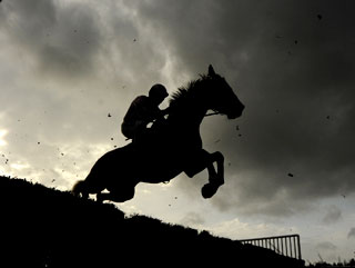 A seven-race card at Naas gets underway at 13:15