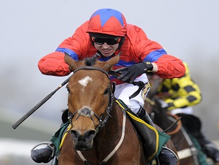 Khyber Kim is expected to get the better of Binocular in the Christmas Hurdle