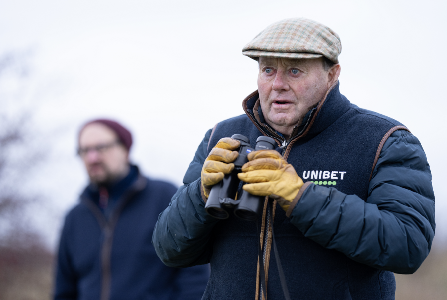 Nicky Henderson binoculars 1280.png