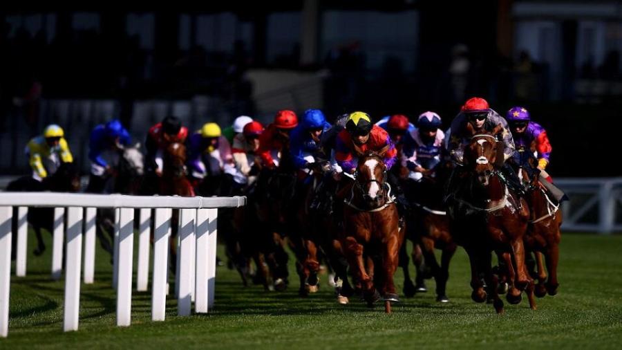 Runners take bend at Royal Ascot.jpg