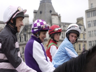 Willie Carson, in the purple silks carried by his own Status Symbol.