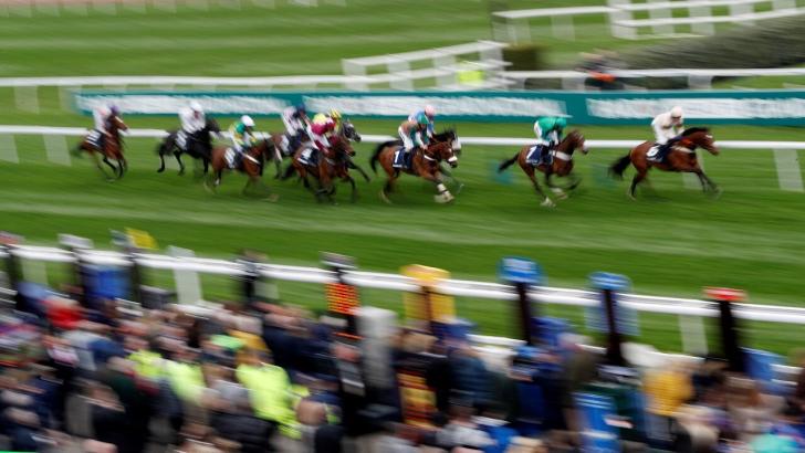 Horse racing at Aintree