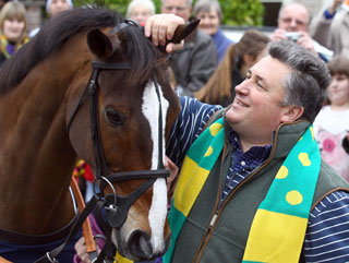 Kauto received his flu jab the same day as his triumphant post-King George walk around Ditcheat