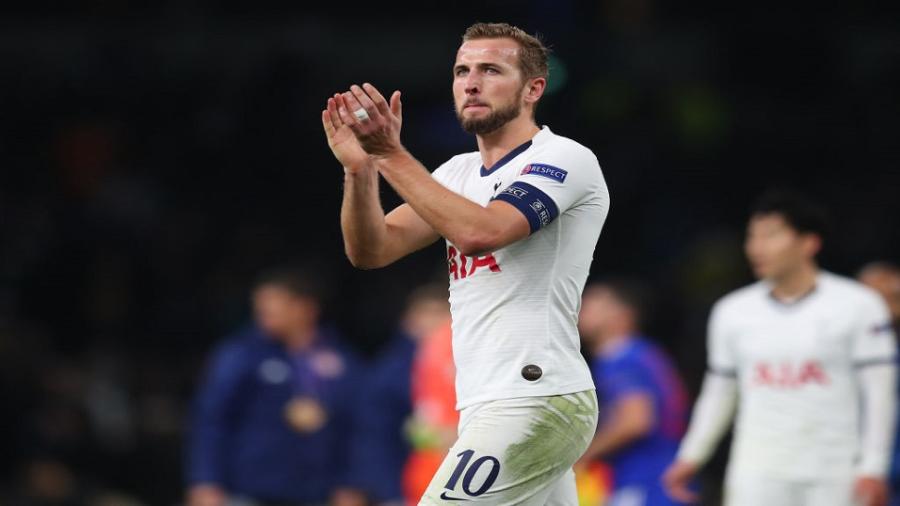 Harry Kane applauds.jpg