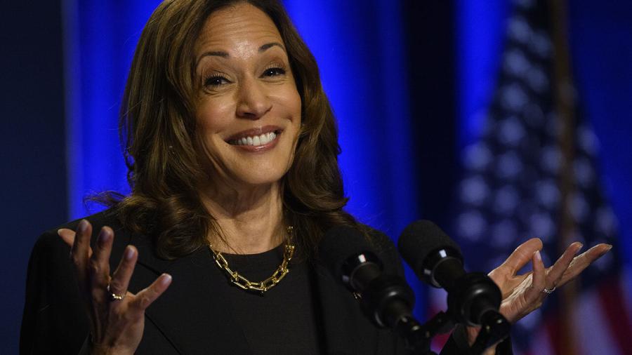 Kamala Harris smile at speech 1280.jpg