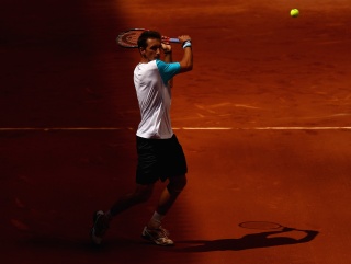 Montanes can send Hewitt packing