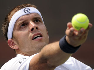 Gilles Muller can avoid the three-set whitewash